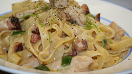 Domácí papardelle (nebo tagliatelle)