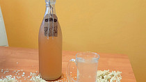 Bezinkový sirup podle babičky
